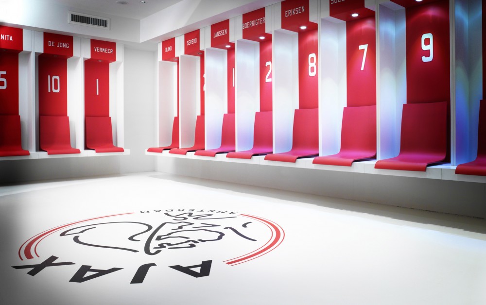 Ajax clublogo verwerkt in gietvloer Ajax clublogo verwerkt in gietvloer